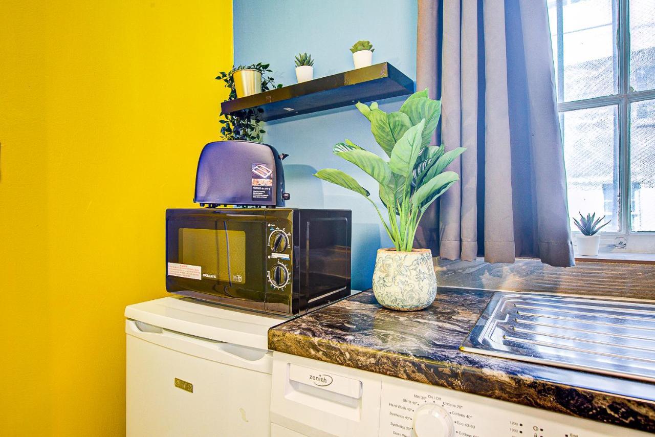 Studio With A Large Toilet And A Separate Room Budget Price Central London Kültér fotó