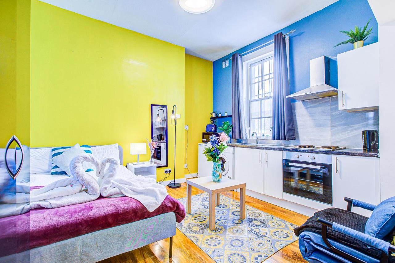 Studio With A Large Toilet And A Separate Room Budget Price Central London Kültér fotó
