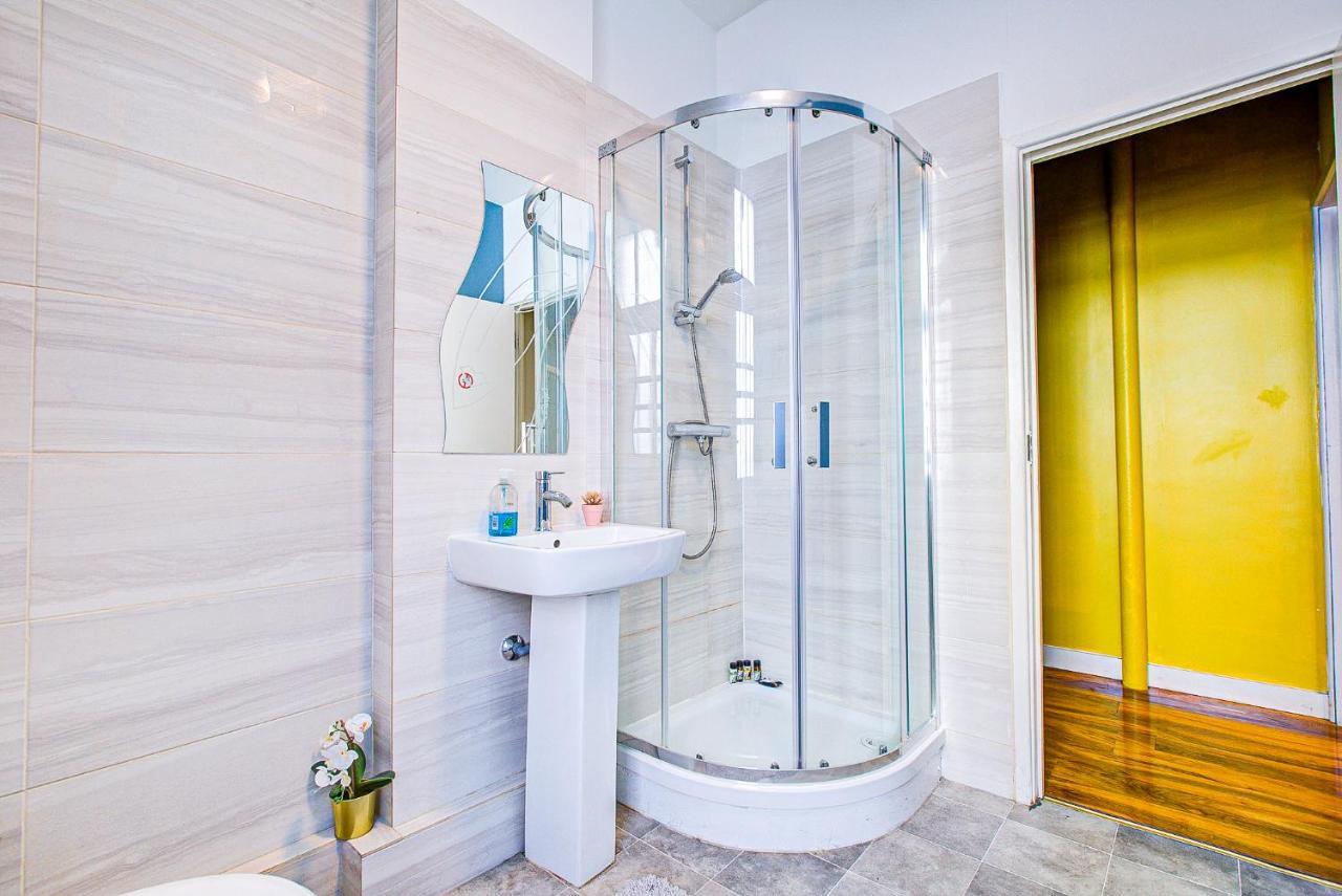 Studio With A Large Toilet And A Separate Room Budget Price Central London Kültér fotó