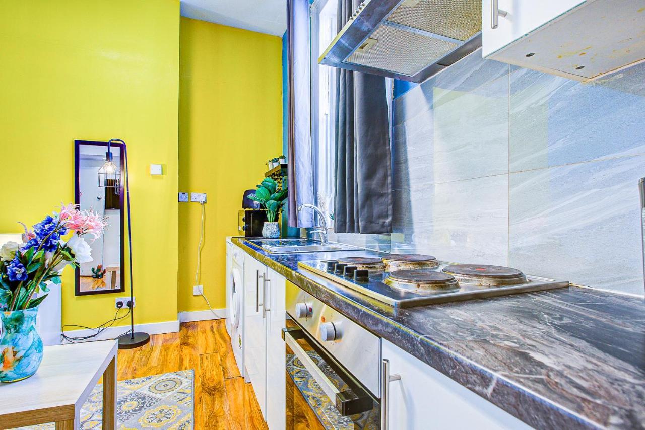 Studio With A Large Toilet And A Separate Room Budget Price Central London Kültér fotó